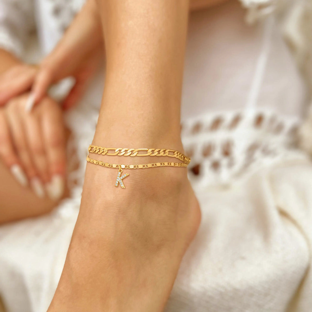 Ankle Bracelets for Women Dainty Chain Initial Pendant Anklets Set Hypoallergenic A-Z Gifts for Girls Trendy Adjustable Size Waterproof Costume Accessories